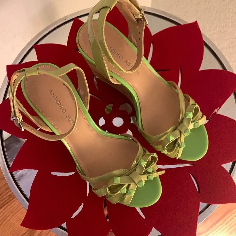 Antonio Melani Ankle Strap Green Patent Sandals  Size 7,5